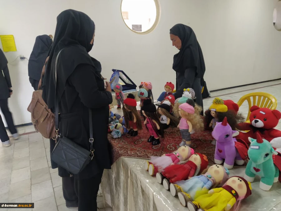 نمایشگاه دستاوردها و بازارچه دست ساخته های دانشجویی 5