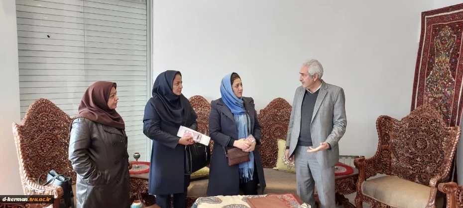بازدید  دانشجویان واساتید از پارک علم وفناوری ونمایشگاه  شرکت‌های دانش بنیان